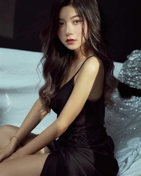 Trang Lucy rạng rỡ trong trang phục đời thường