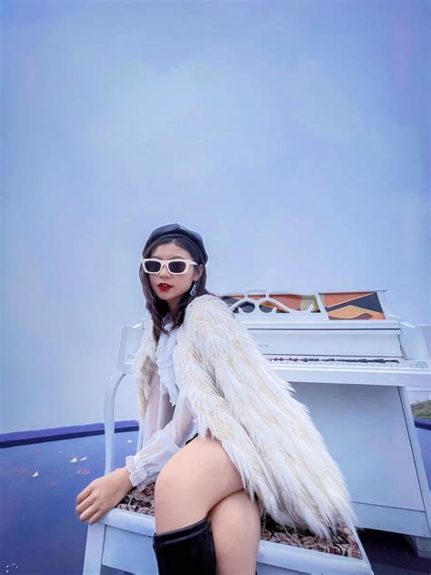 Vẻ đẹp hiện đại của Trang Lucy