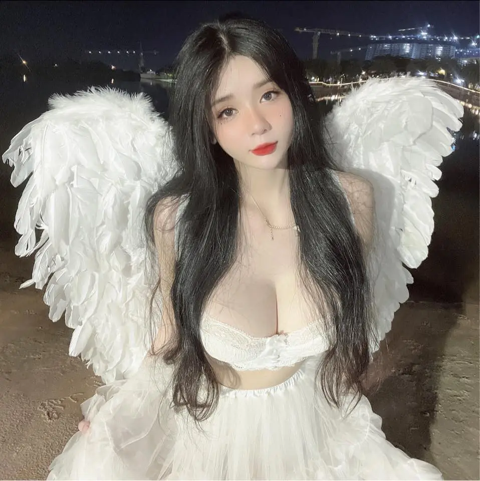 Nhung Dory - Gen Z Gợi Cảm Và Cá Tính Của Giới Streamer 1 Thiên thần trắng muốt, visual đỉnh cao